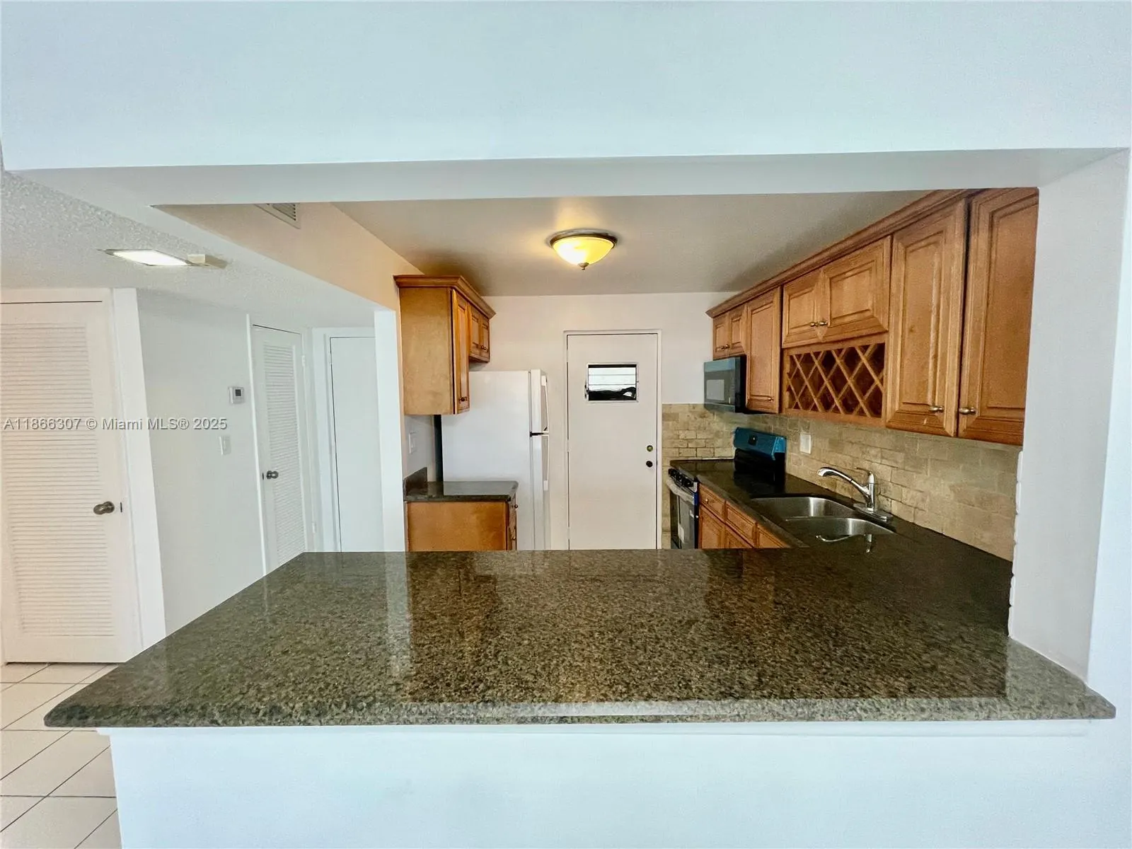 2320 S Cypress Bend Dr, #305