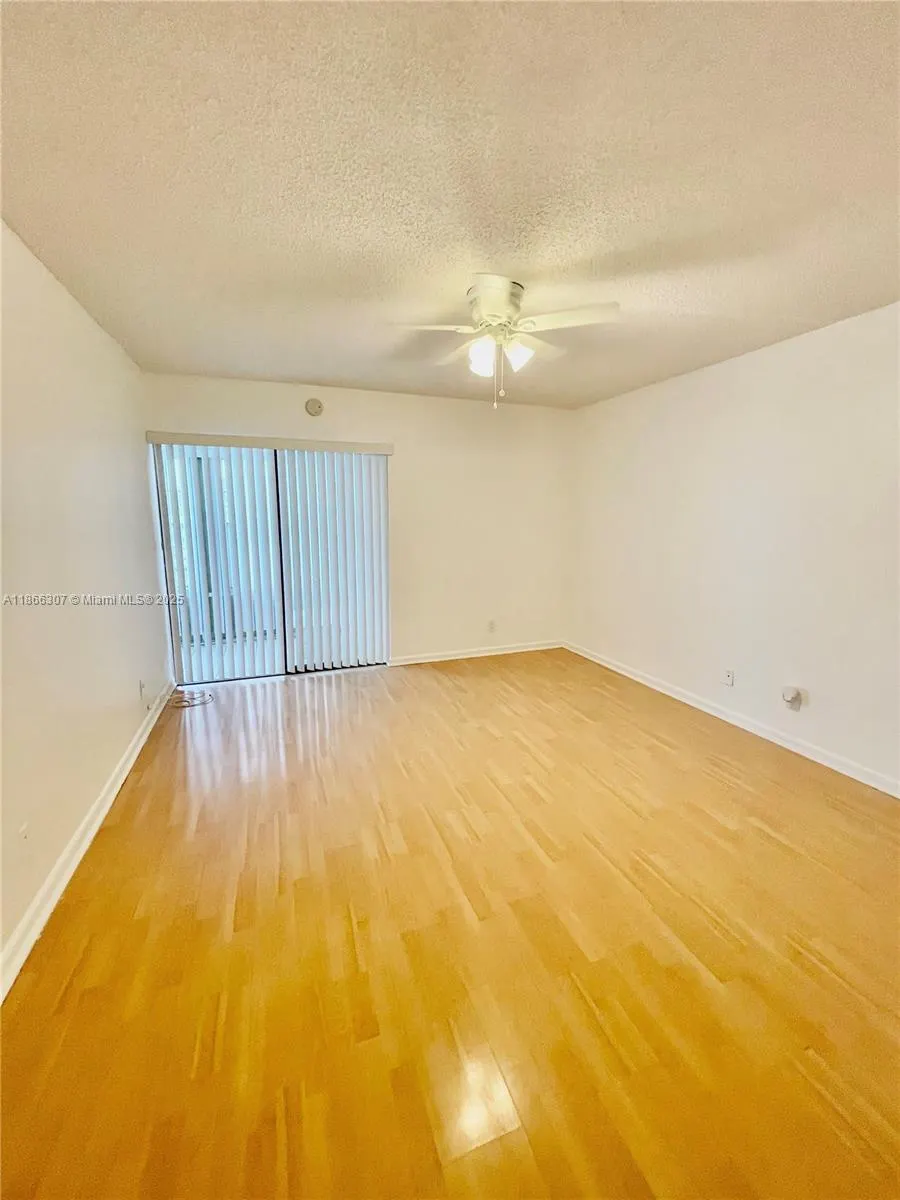 2320 S Cypress Bend Dr, #305
