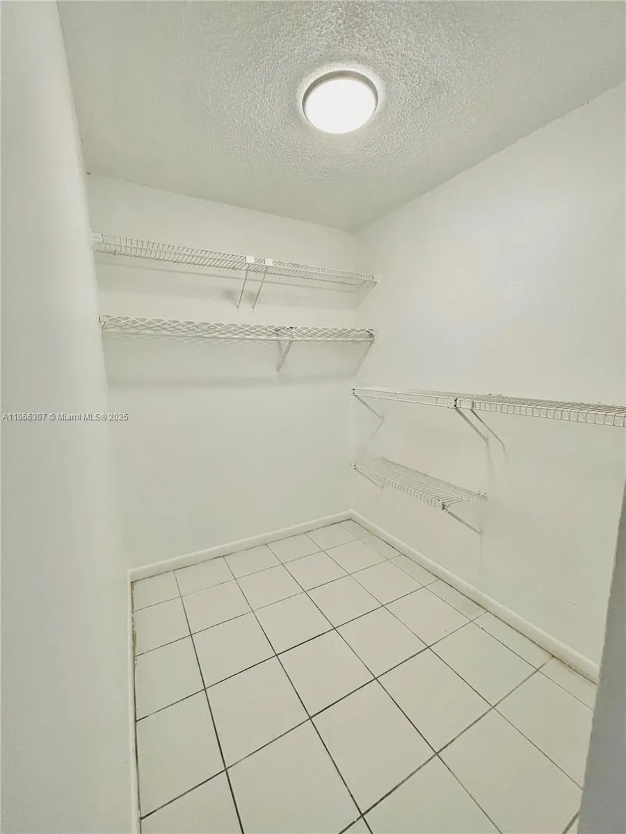 2320 S Cypress Bend Dr, #305