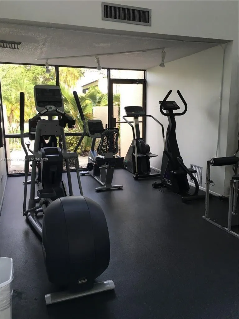 2320 S Cypress Bend Dr, #305