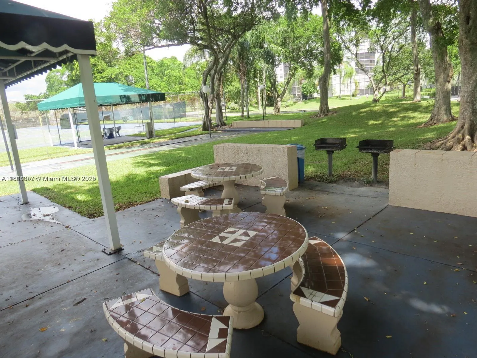 2320 S Cypress Bend Dr, #305