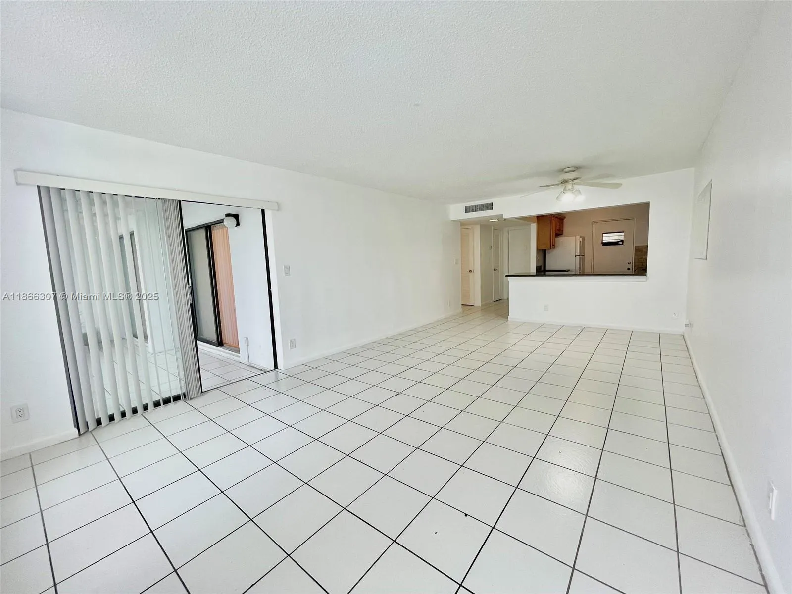 2320 S Cypress Bend Dr, #305