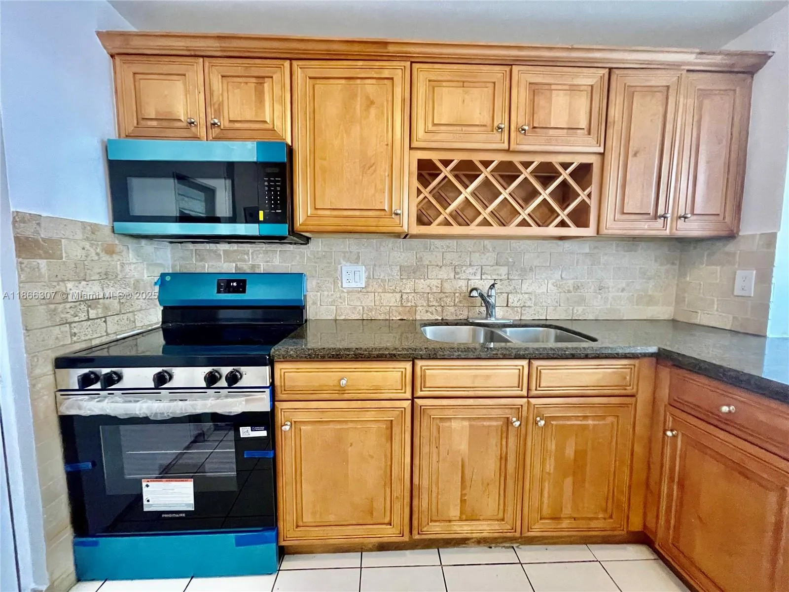 2320 S Cypress Bend Dr, #305