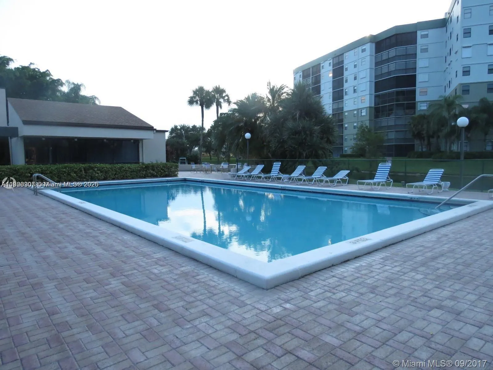 2320 S Cypress Bend Dr, #305
