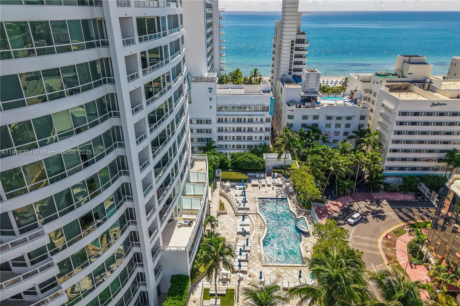 4401 Collins Ave, #2010