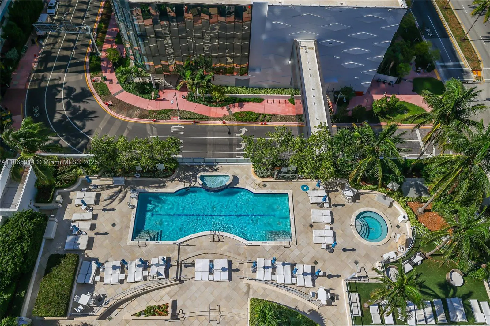 4401 Collins Ave, #2010