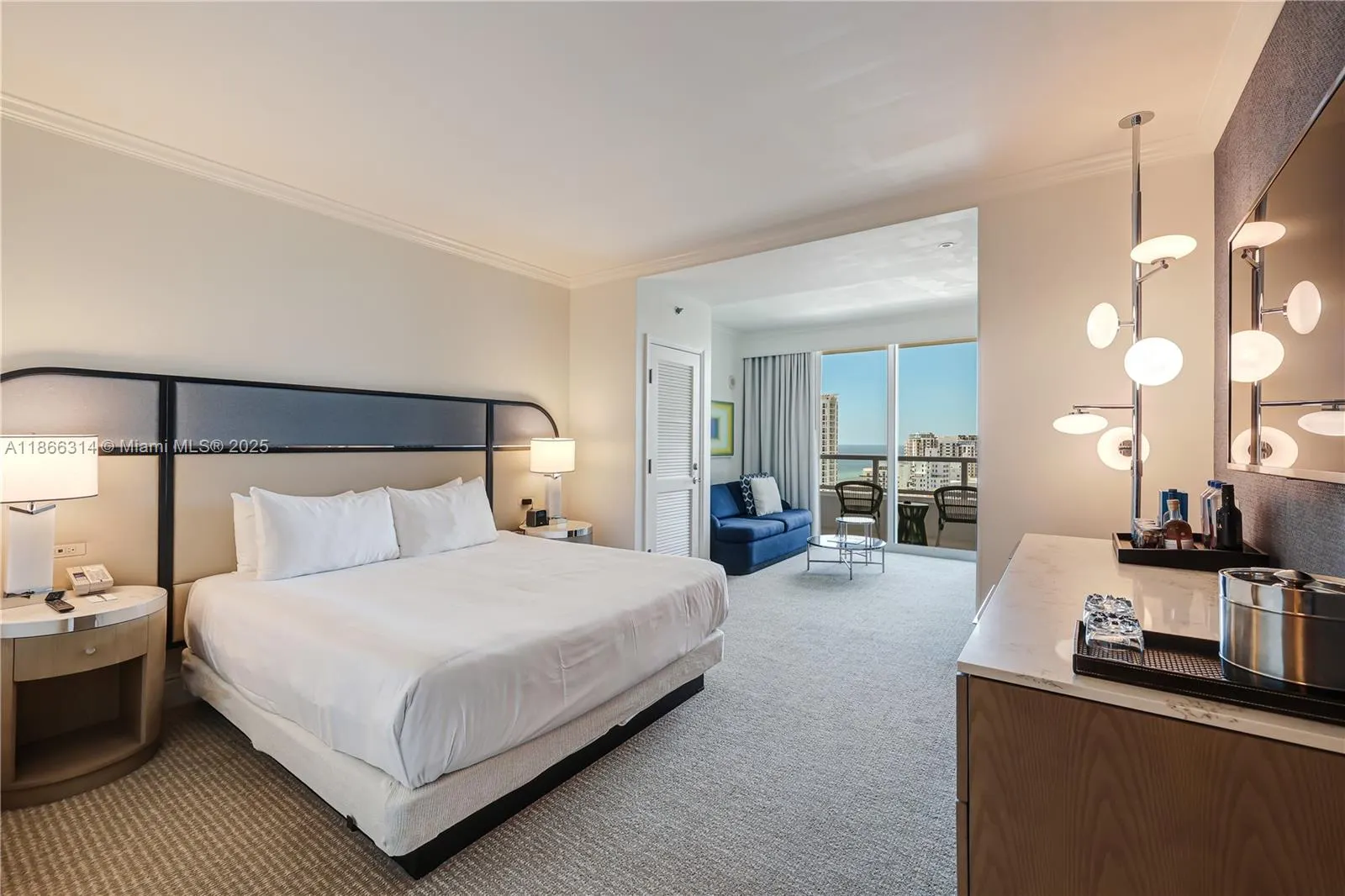 4401 Collins Ave, #2010