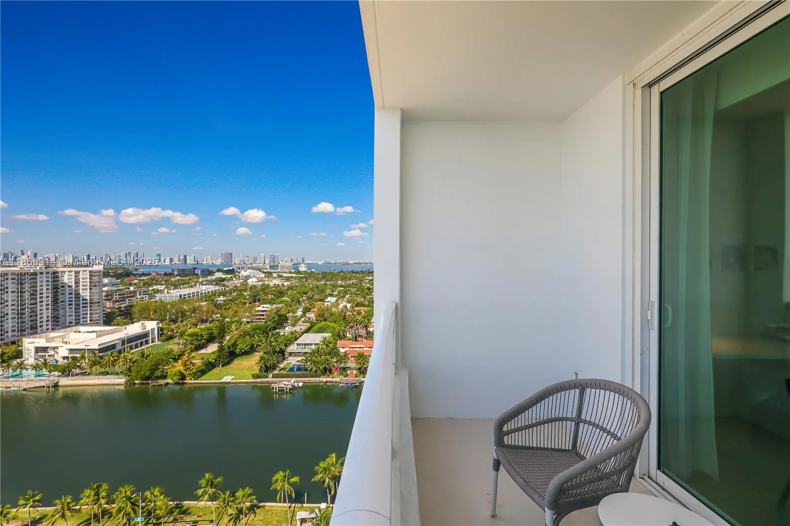 4401 Collins Ave, #2010