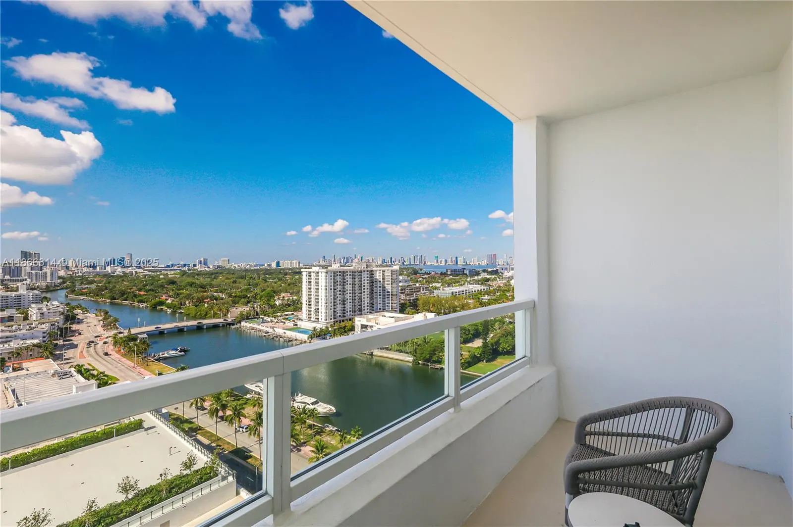 4401 Collins Ave, #2010