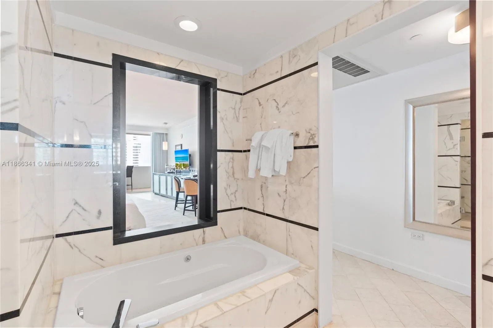 4391 Collins Ave, #803