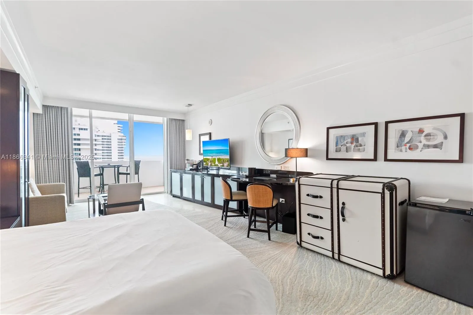 4391 Collins Ave, #803