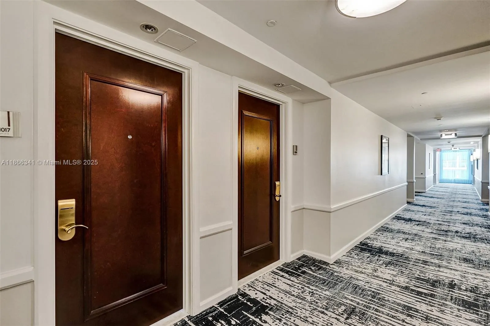 4391 Collins Ave, #803