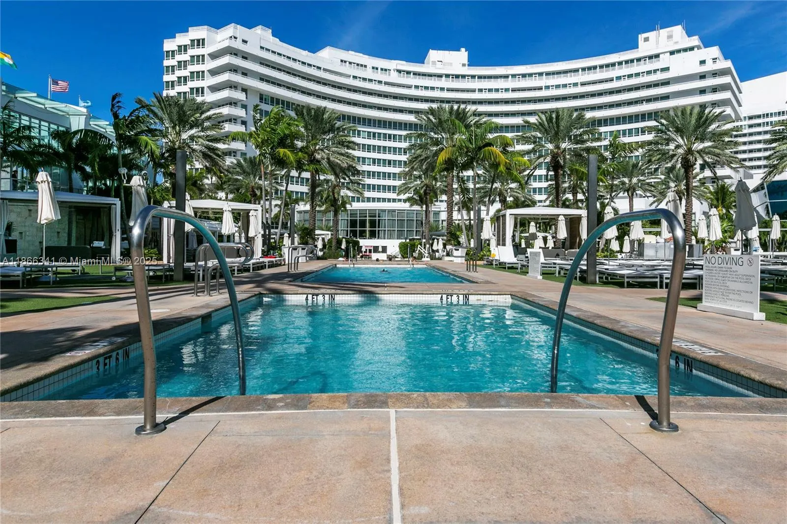 4391 Collins Ave, #803