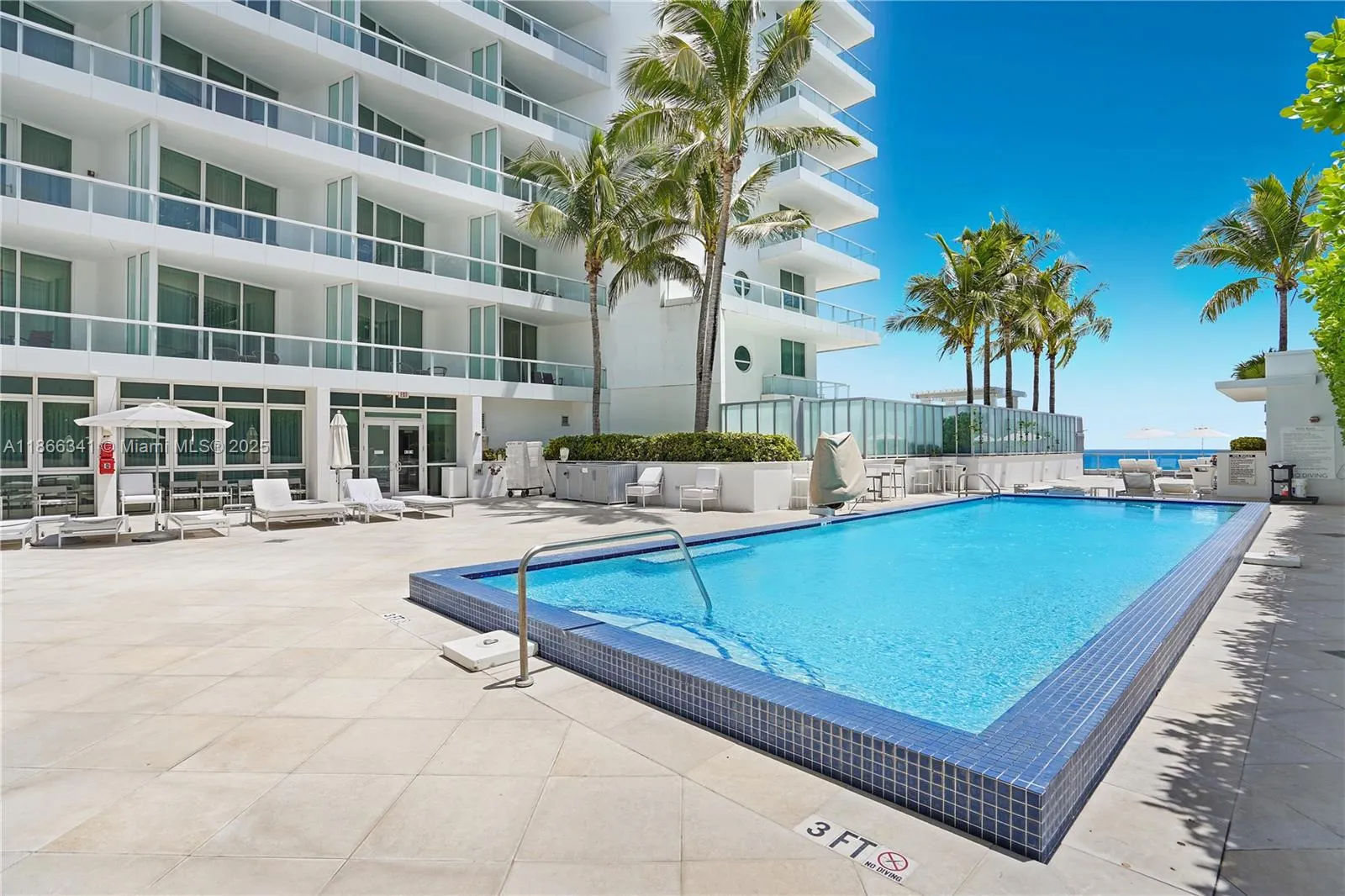 4391 Collins Ave, #803