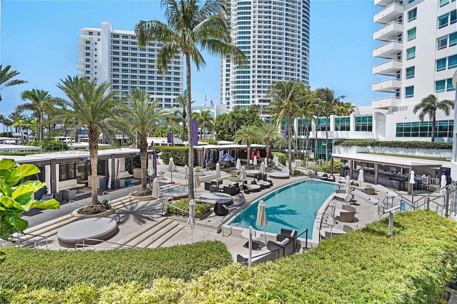 4391 Collins Ave, #803