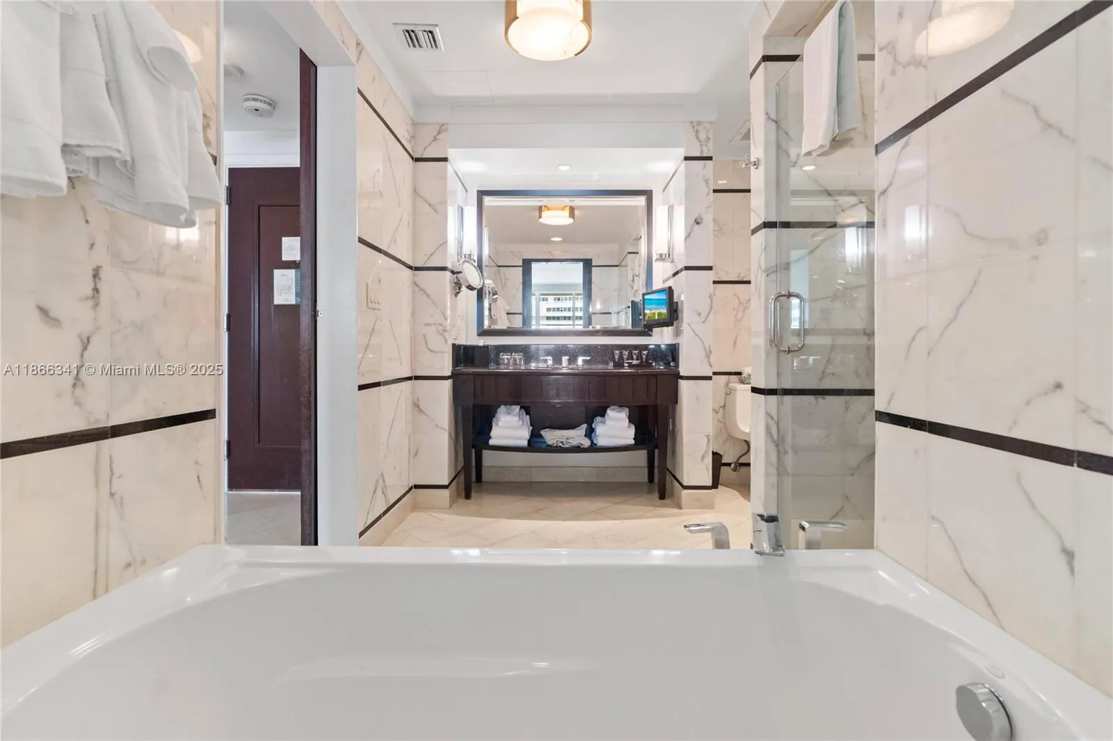 4391 Collins Ave, #803