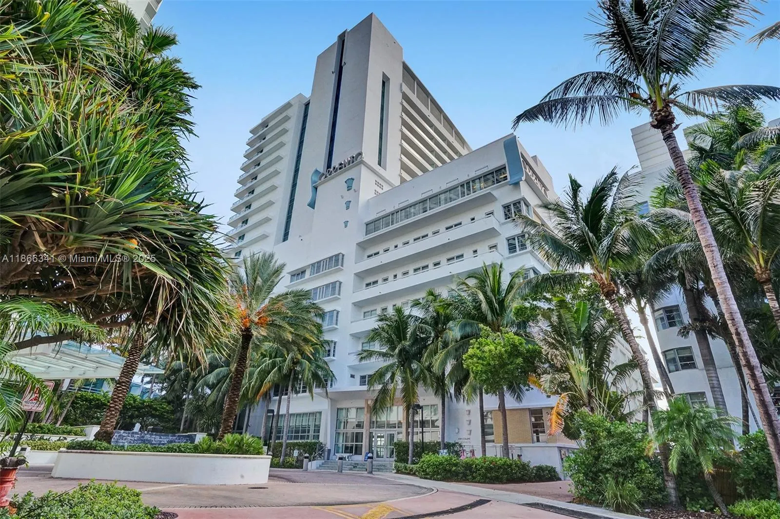 4391 Collins Ave, #803