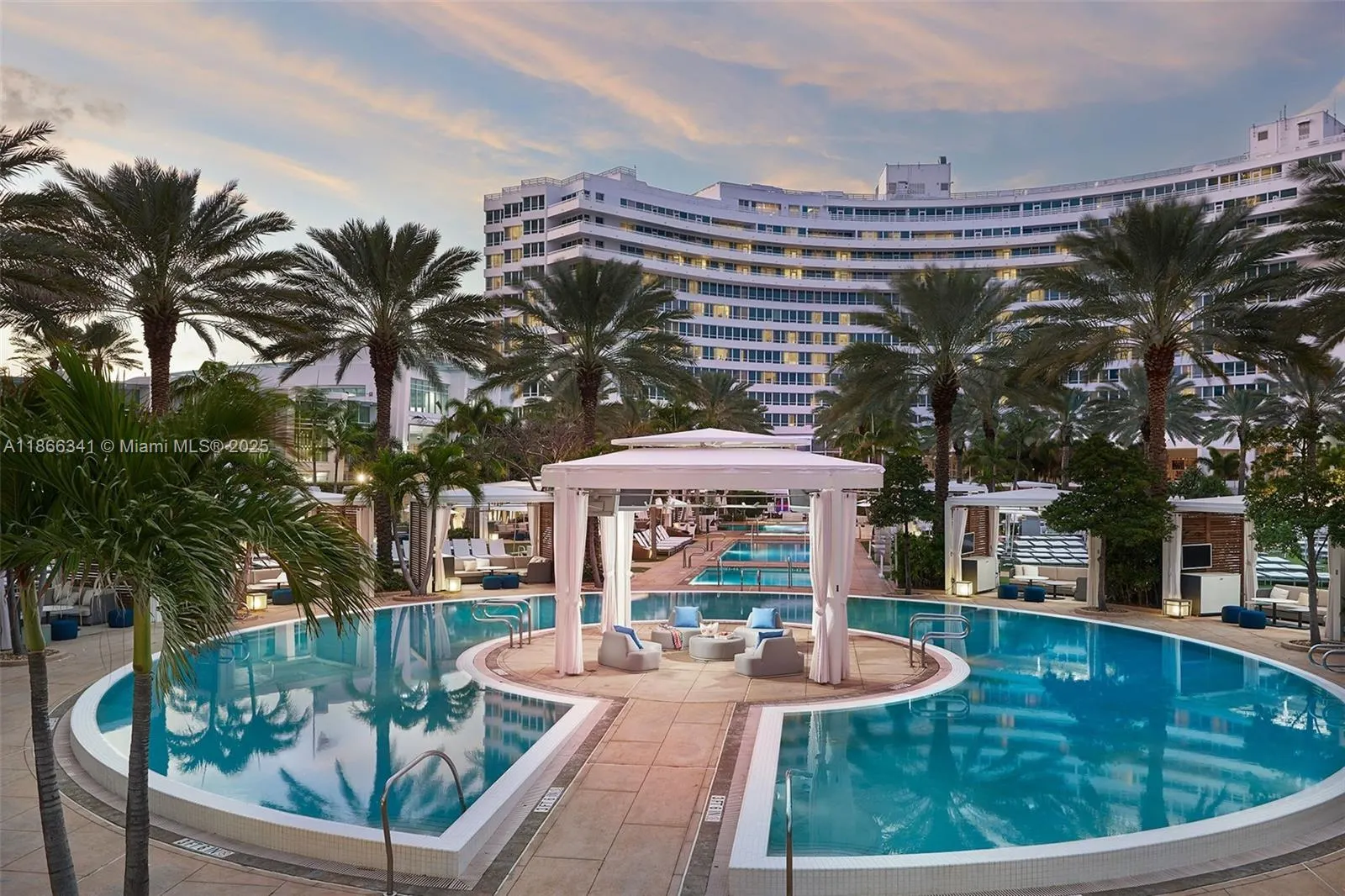 4391 Collins Ave, #803
