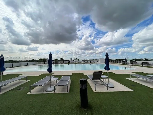 5300 Paseo Blvd, #607