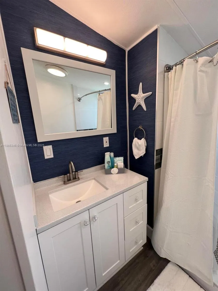 325 Calusa St #499