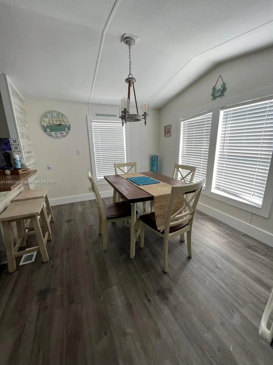 325 Calusa St #499