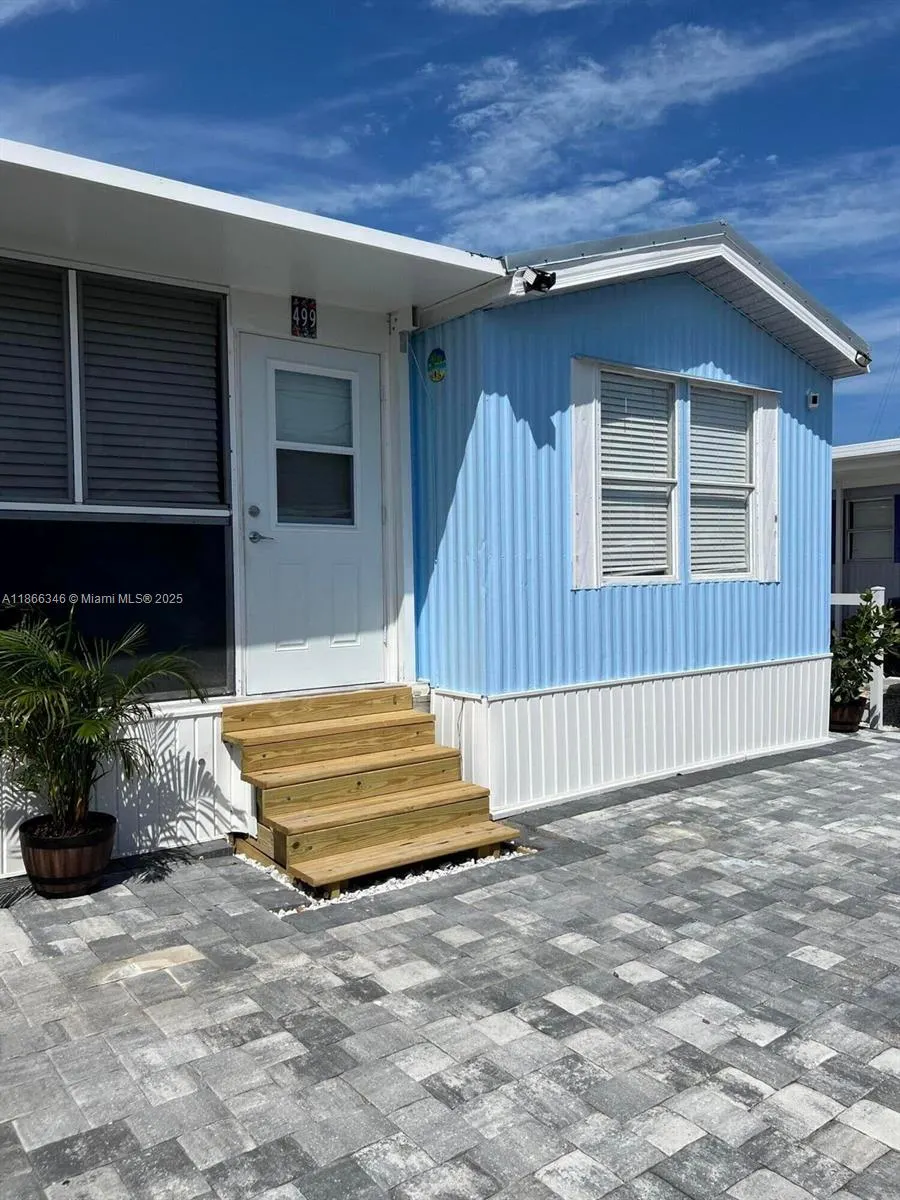 325 Calusa St #499