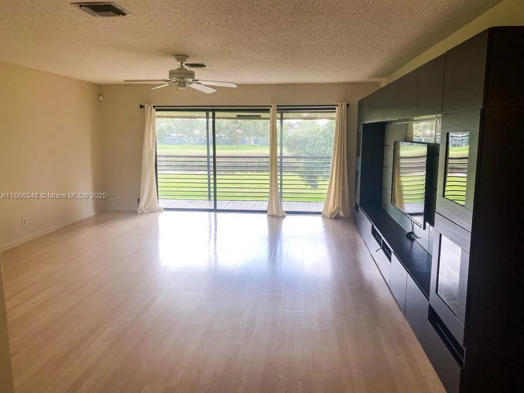 125 S Laurel Dr, #506