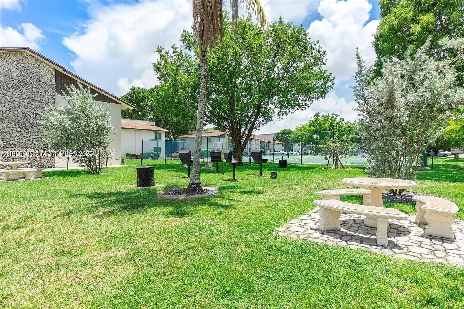 125 S Laurel Dr, #506