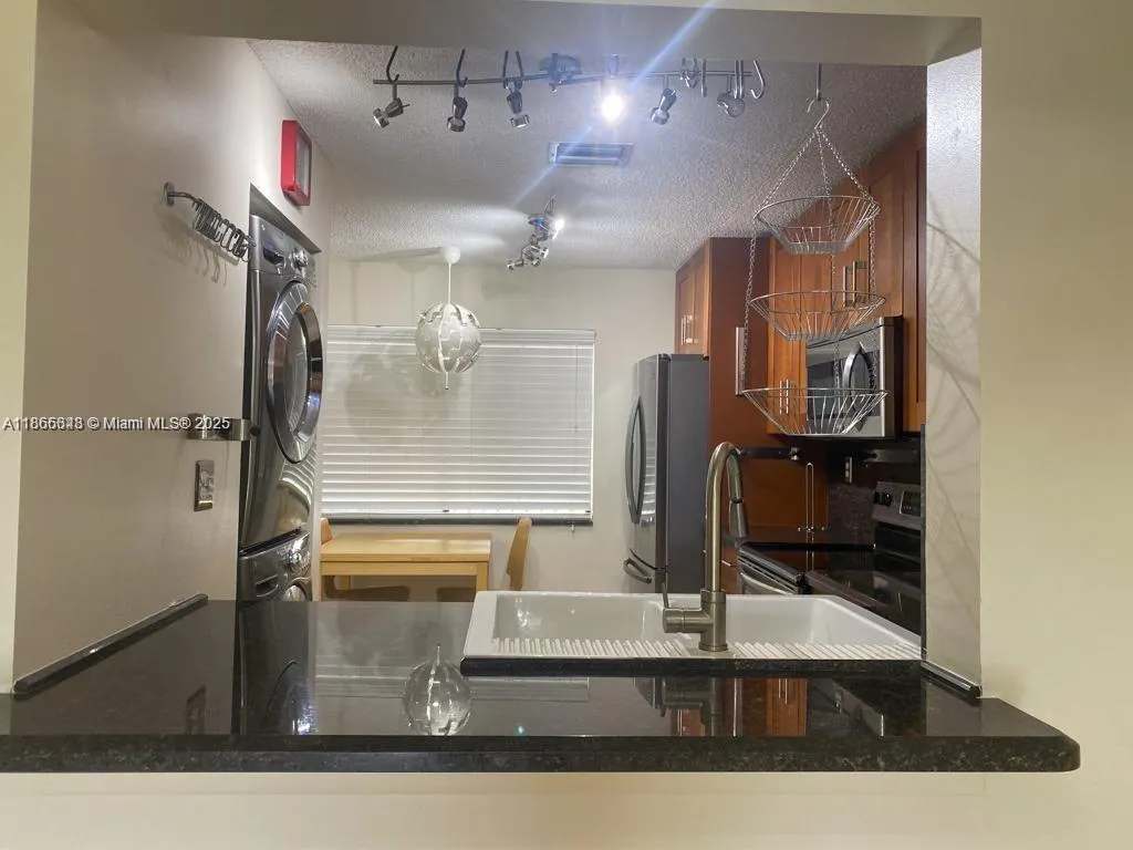 125 S Laurel Dr, #506