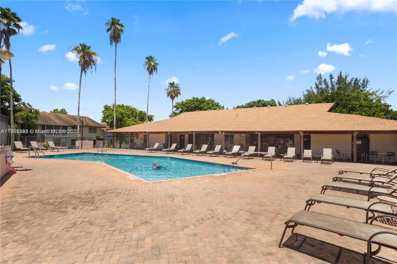 125 S Laurel Dr, #506