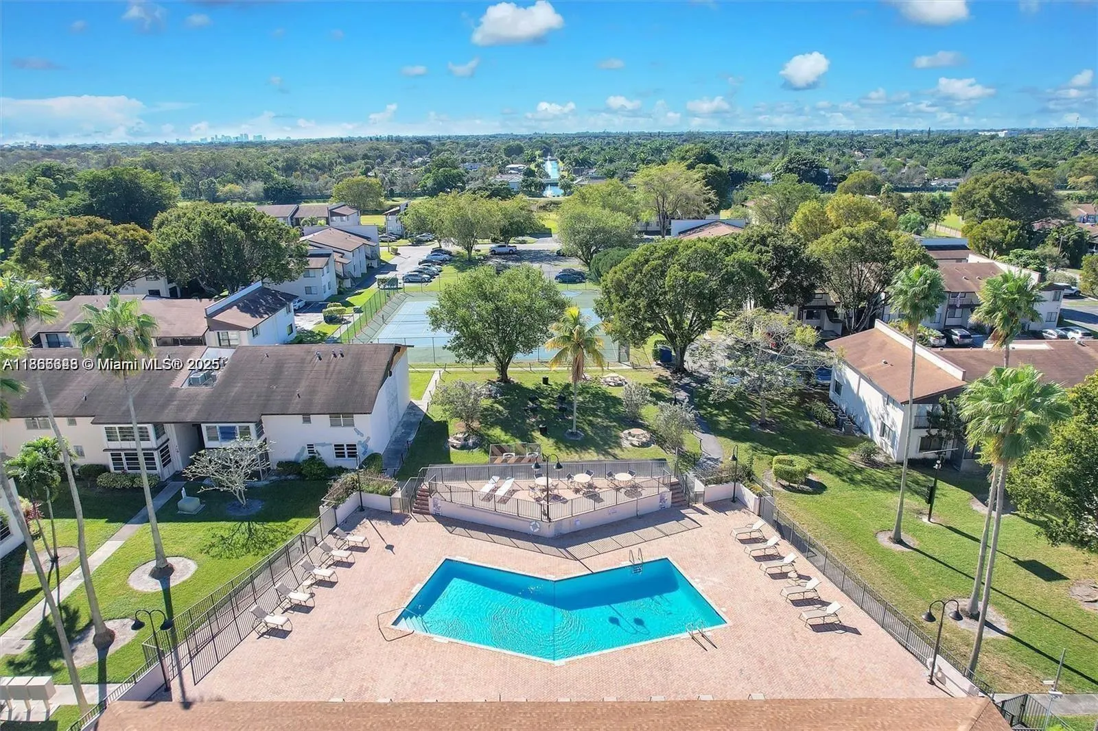 125 S Laurel Dr, #506