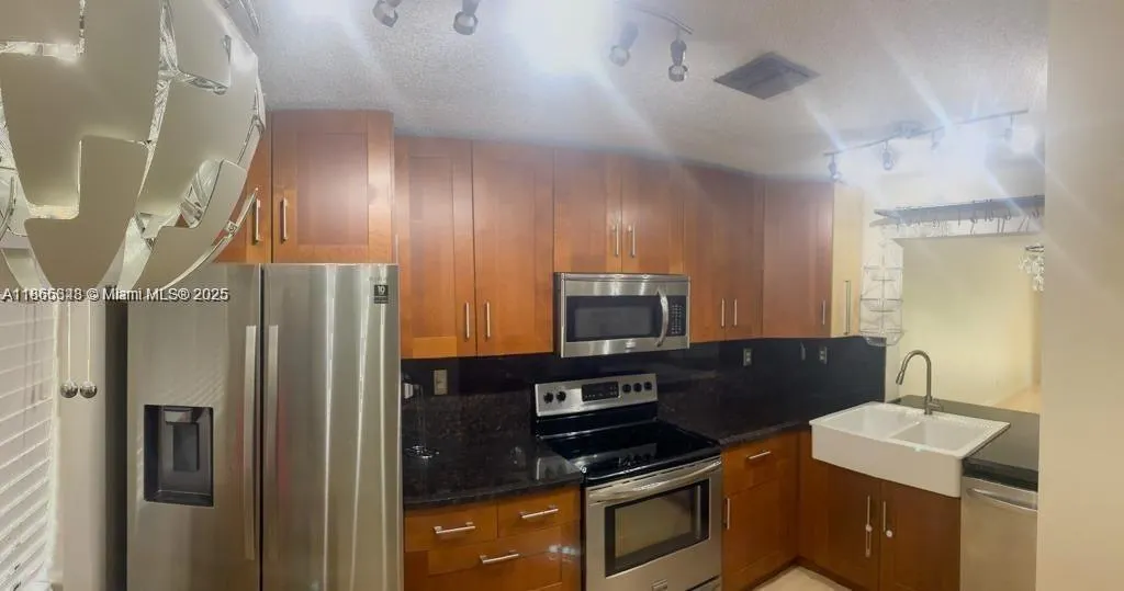 125 S Laurel Dr, #506