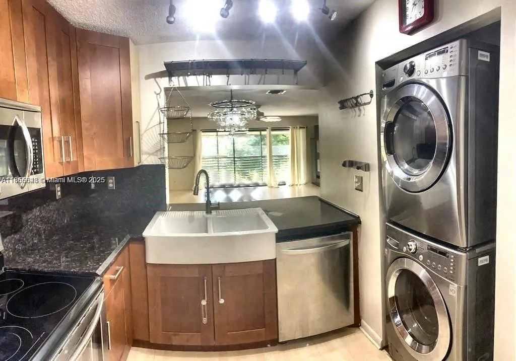 125 S Laurel Dr, #506