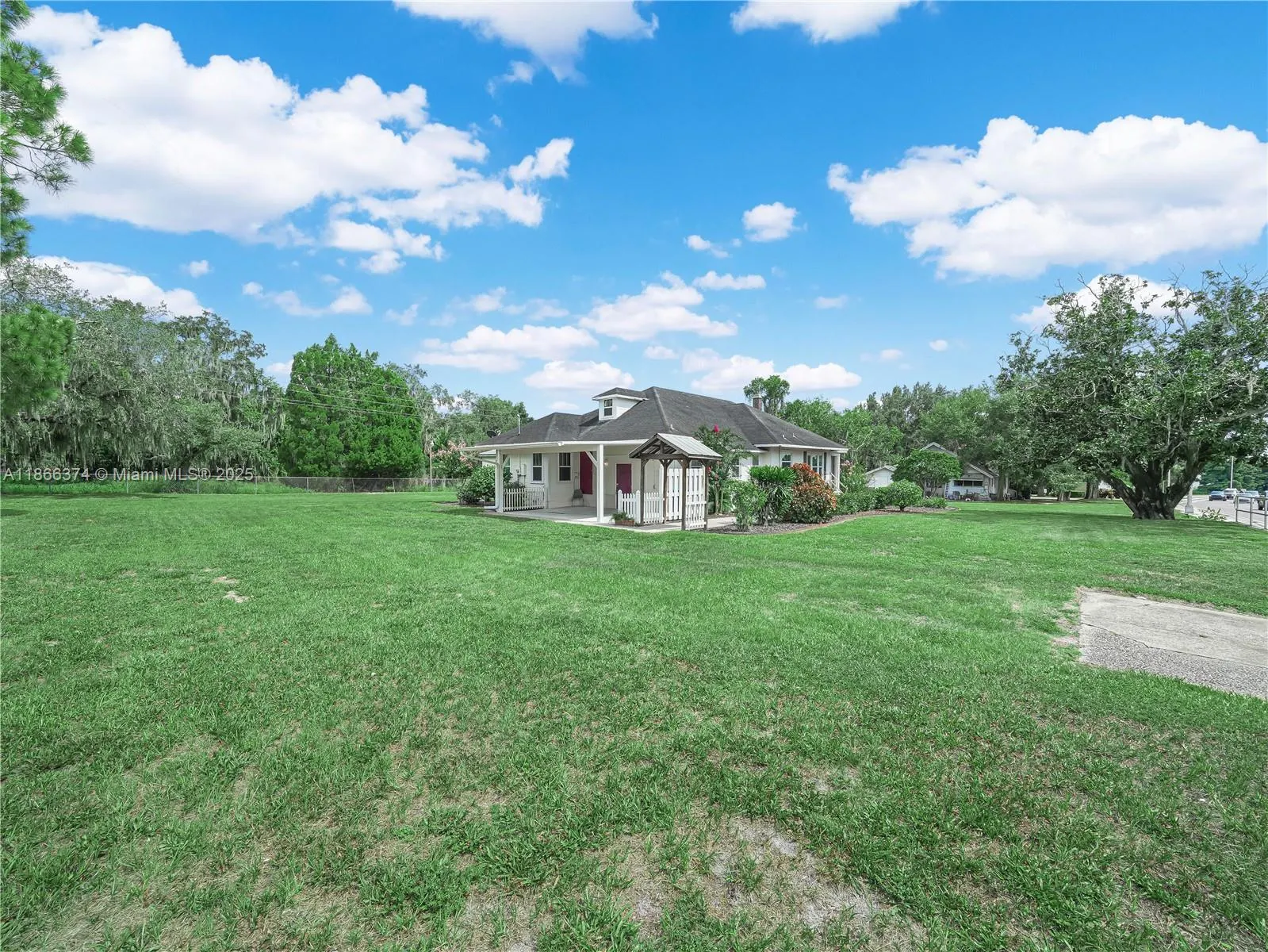 1070 S Lake Shore Way