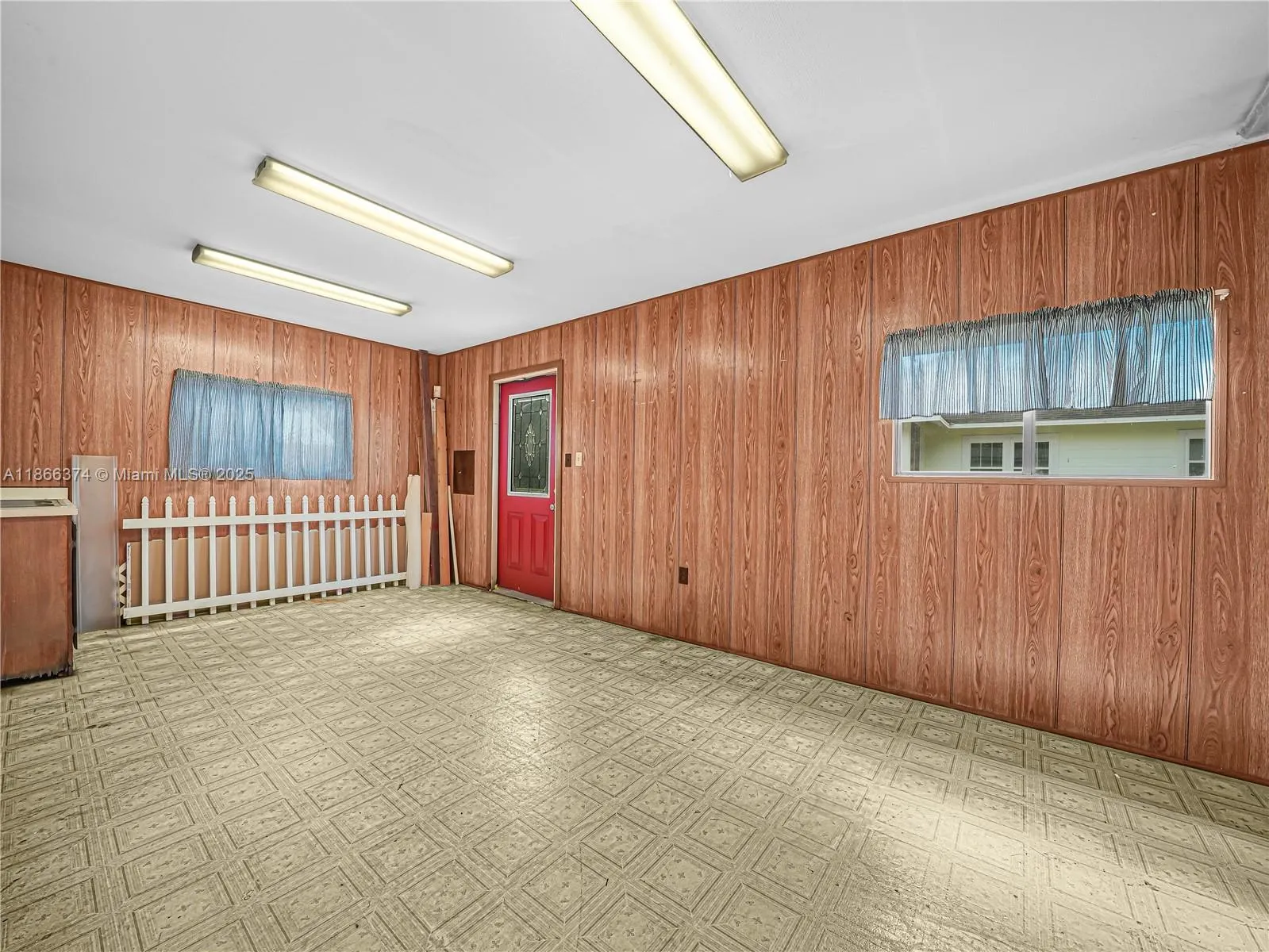 1070 S Lake Shore Way