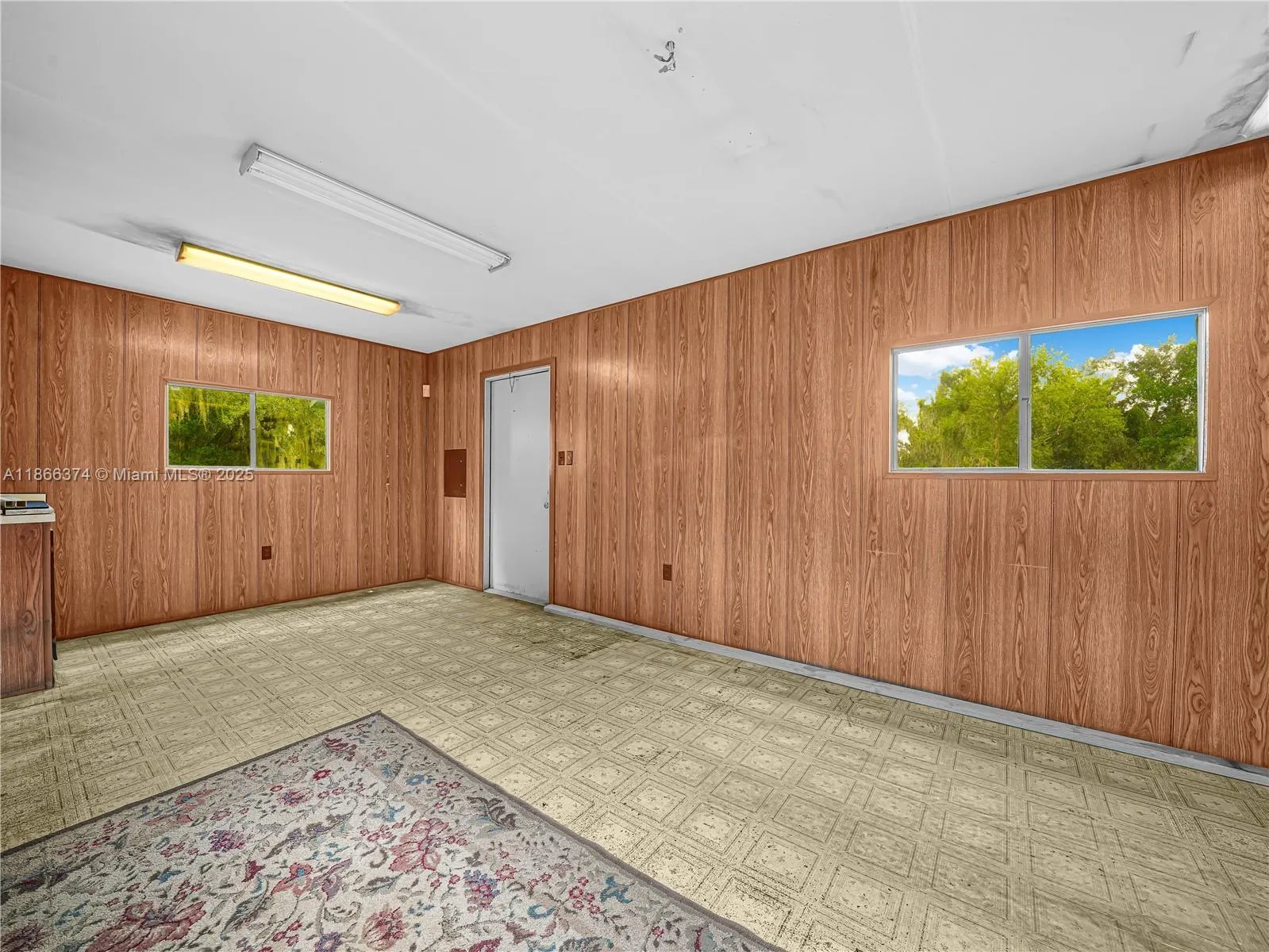 1070 S Lake Shore Way