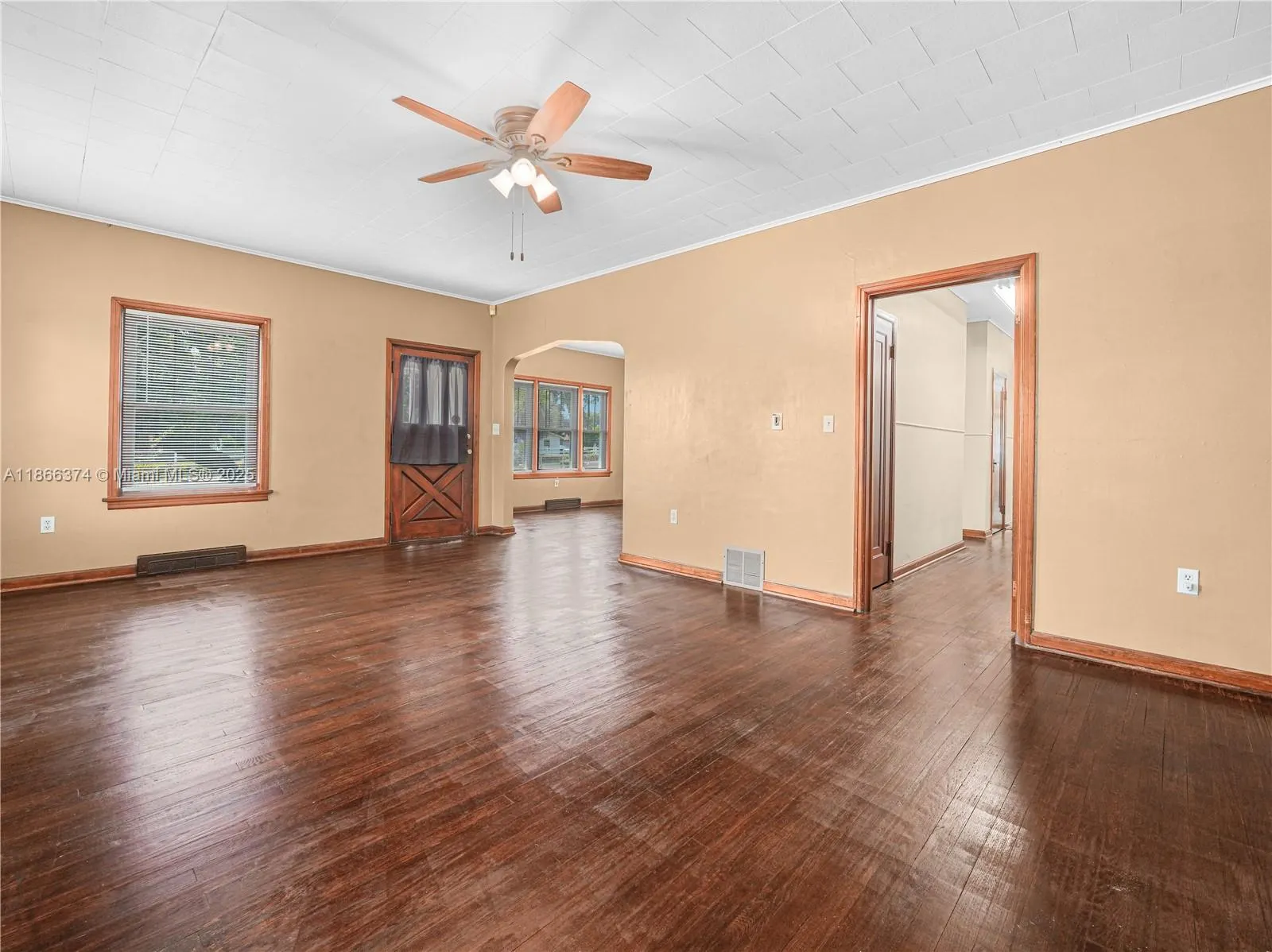 1070 S Lake Shore Way