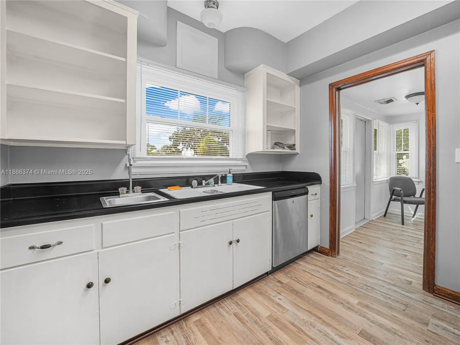 1070 S Lake Shore Way