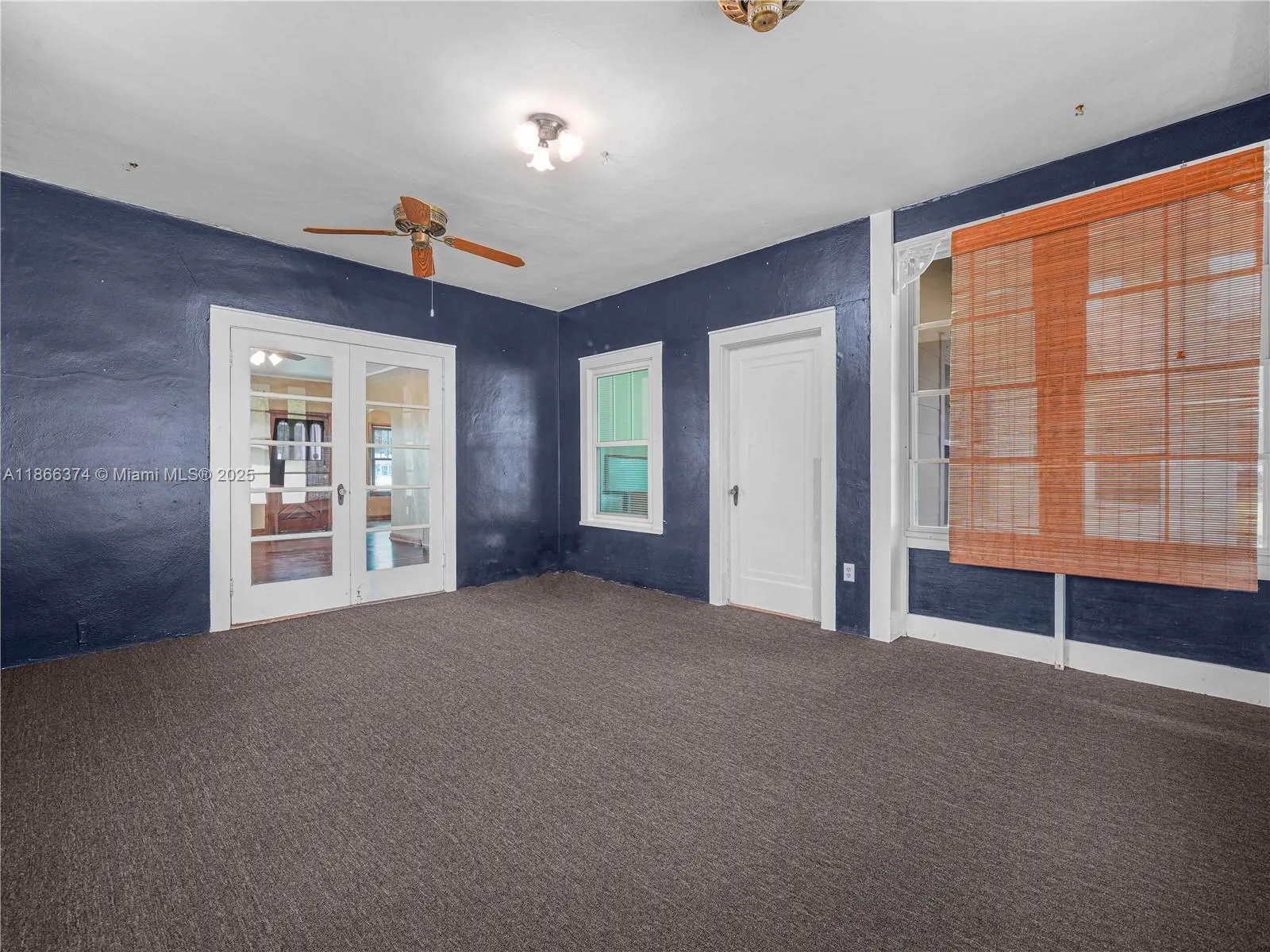 1070 S Lake Shore Way