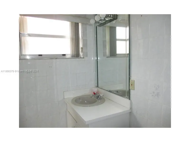 120 ROYAL PALM RD, #209