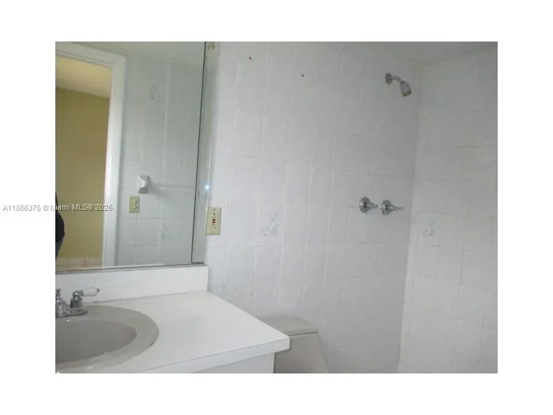 120 ROYAL PALM RD, #209