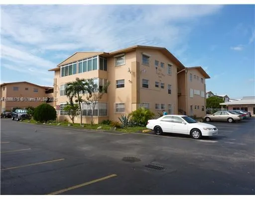 120 ROYAL PALM RD, #209