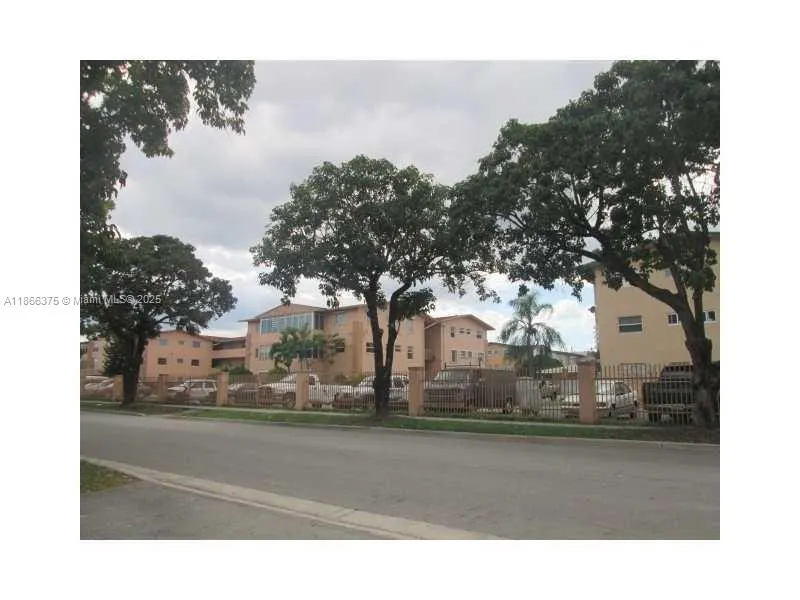 120 ROYAL PALM RD, #209