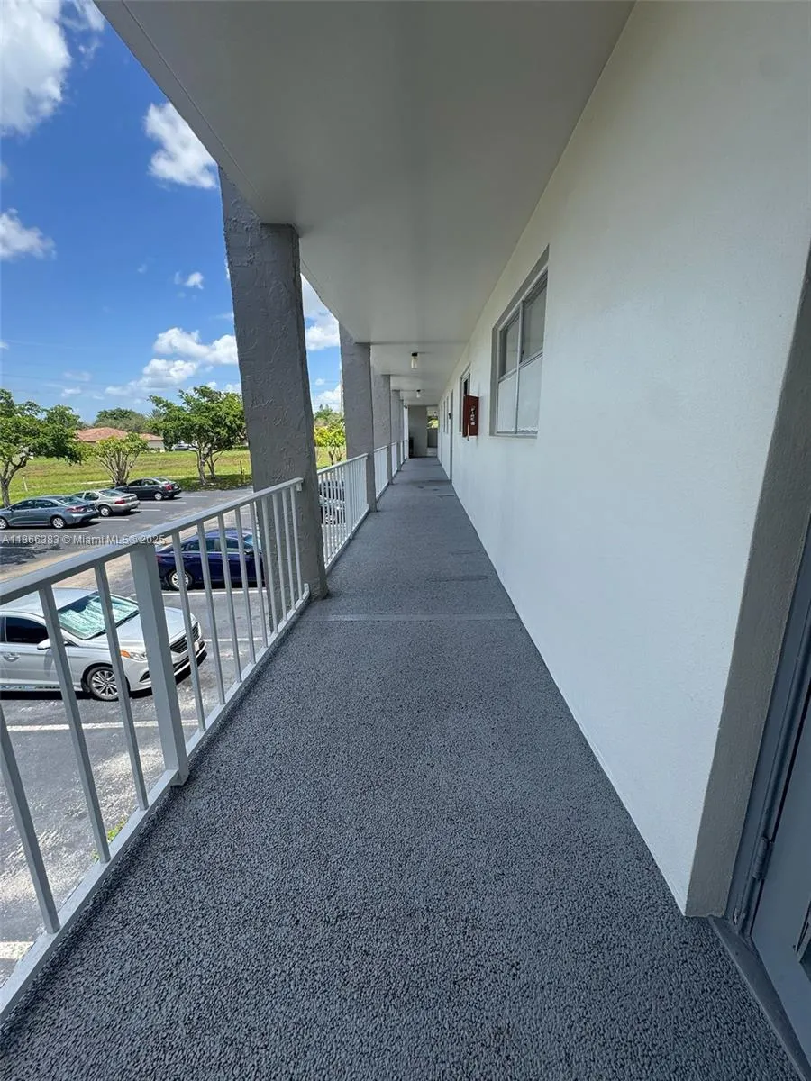 8510 SUNRISE LAKES BLVD, #211