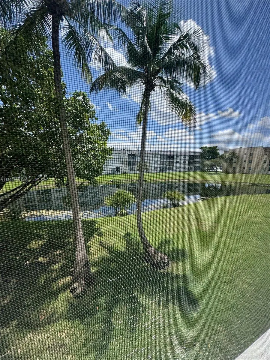 8510 SUNRISE LAKES BLVD, #211