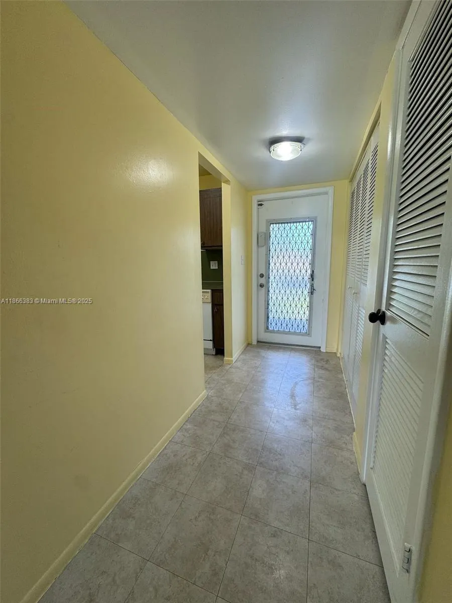 8510 SUNRISE LAKES BLVD, #211