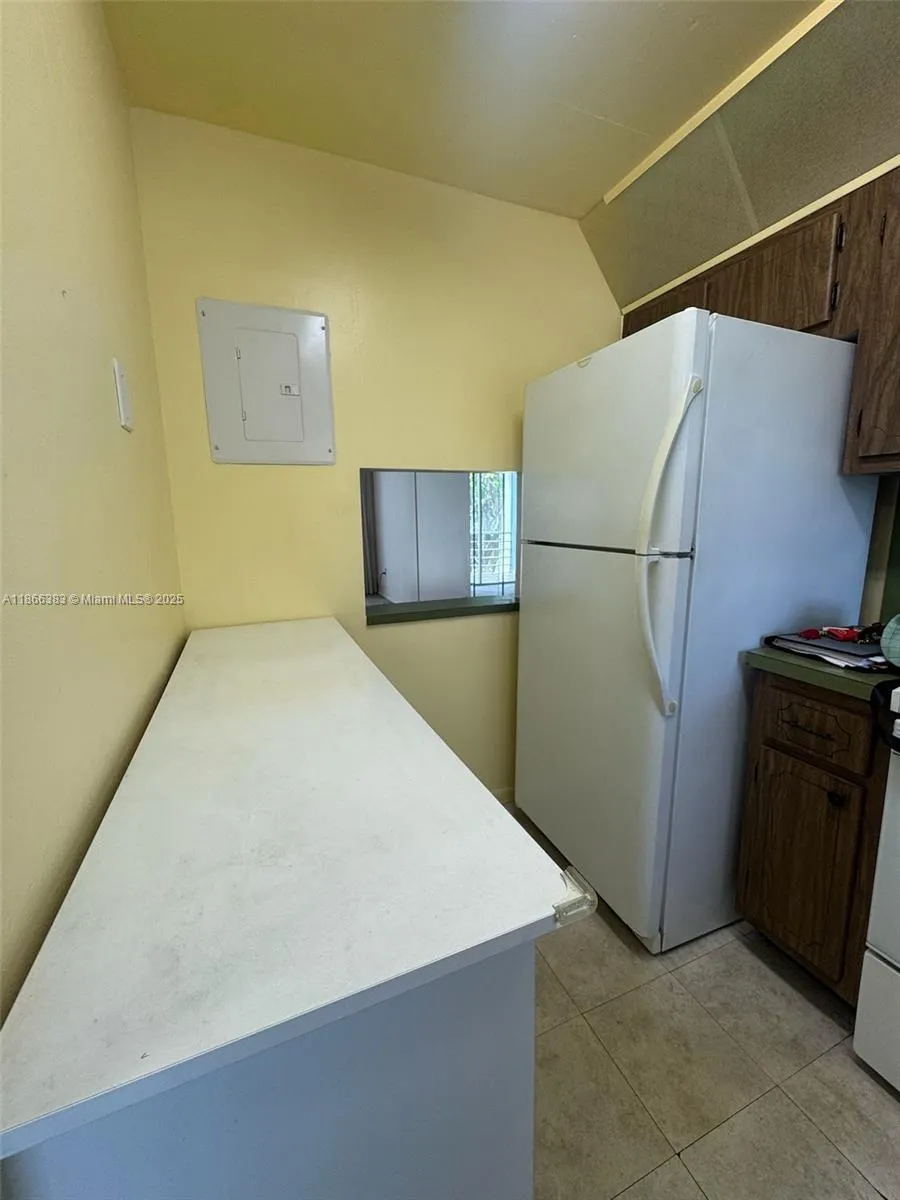 8510 SUNRISE LAKES BLVD, #211