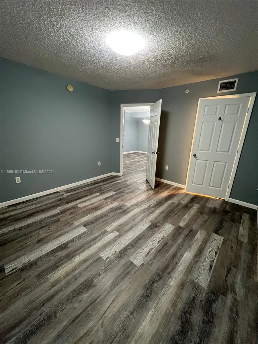 2427 Centergate Dr, #205