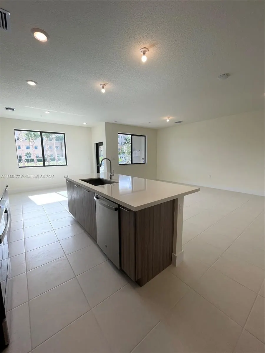 8265 NW 41st St, #C-107