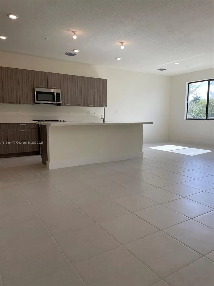 8265 NW 41st St, #C-107